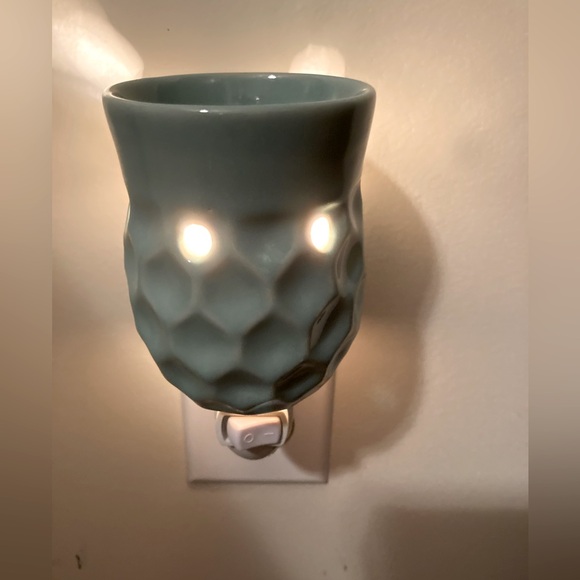 Ceramic Wall Plug-In Wax Warmer - Picture 1 of 7